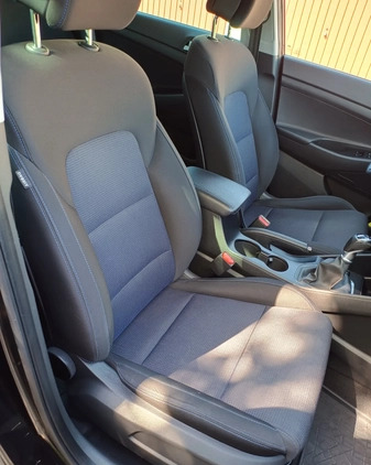 Hyundai Tucson cena 63000 przebieg: 192000, rok produkcji 2015 z Staszów małe 301
